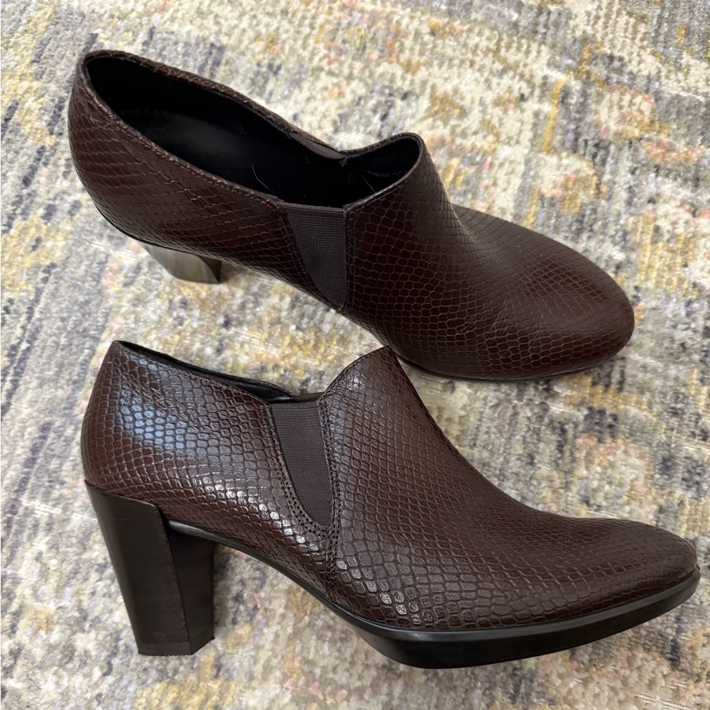 Ecco Ankle Boots Womens Brown Leather Snake Print Heeled Size 8.5 Minimalist